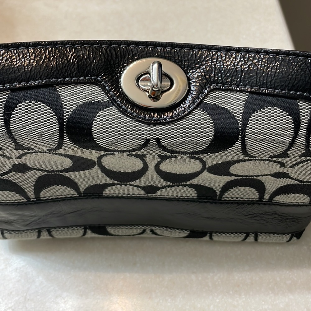 Coach wristlet - Picture 4 of 4